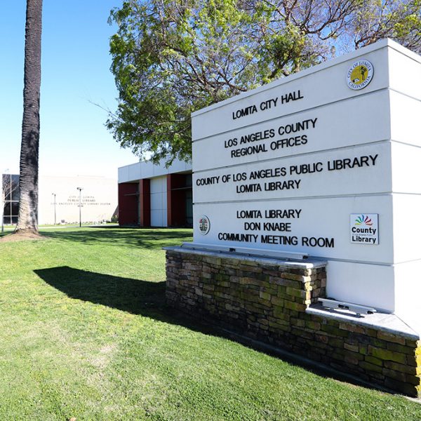 Lomita library outside view