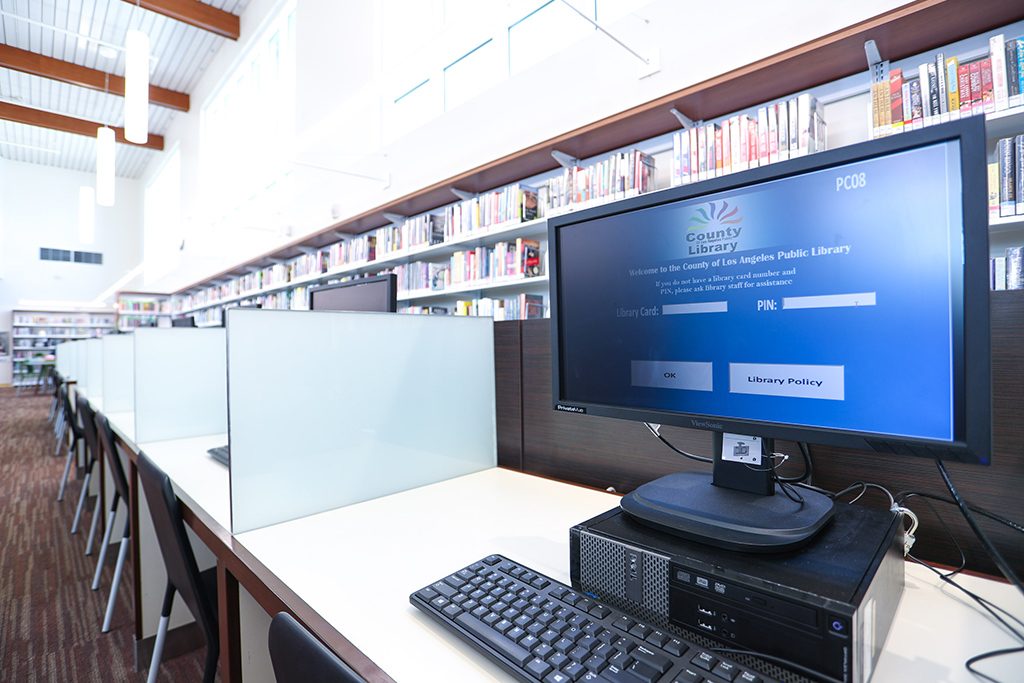 Los Nietos library computers