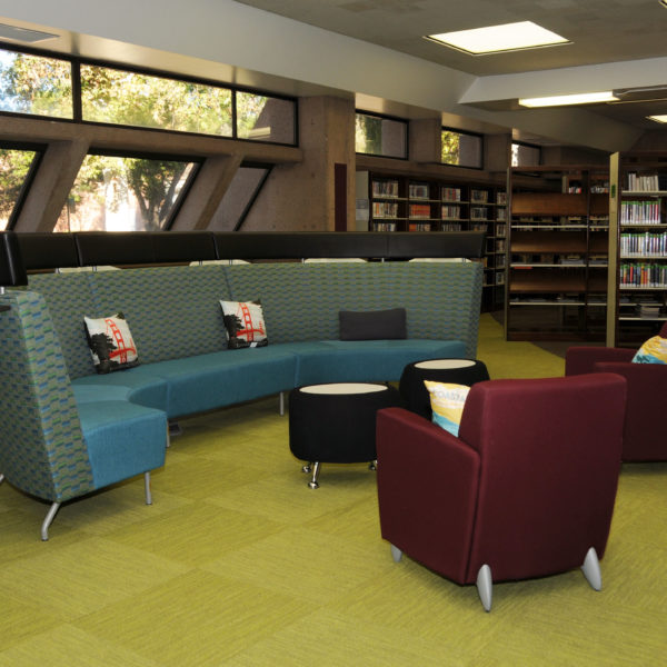 comfortable sitting area at the Claremont library