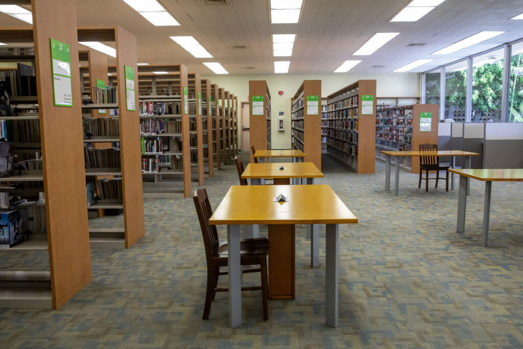 Gardena Library work tables