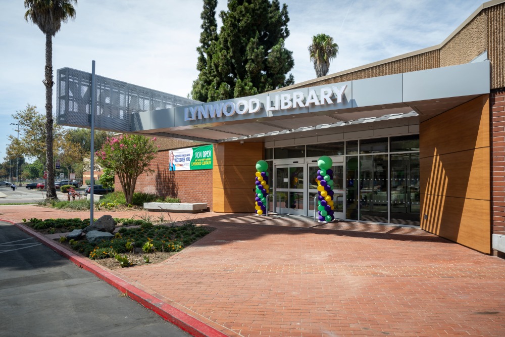 Entrance to Lynwood Library