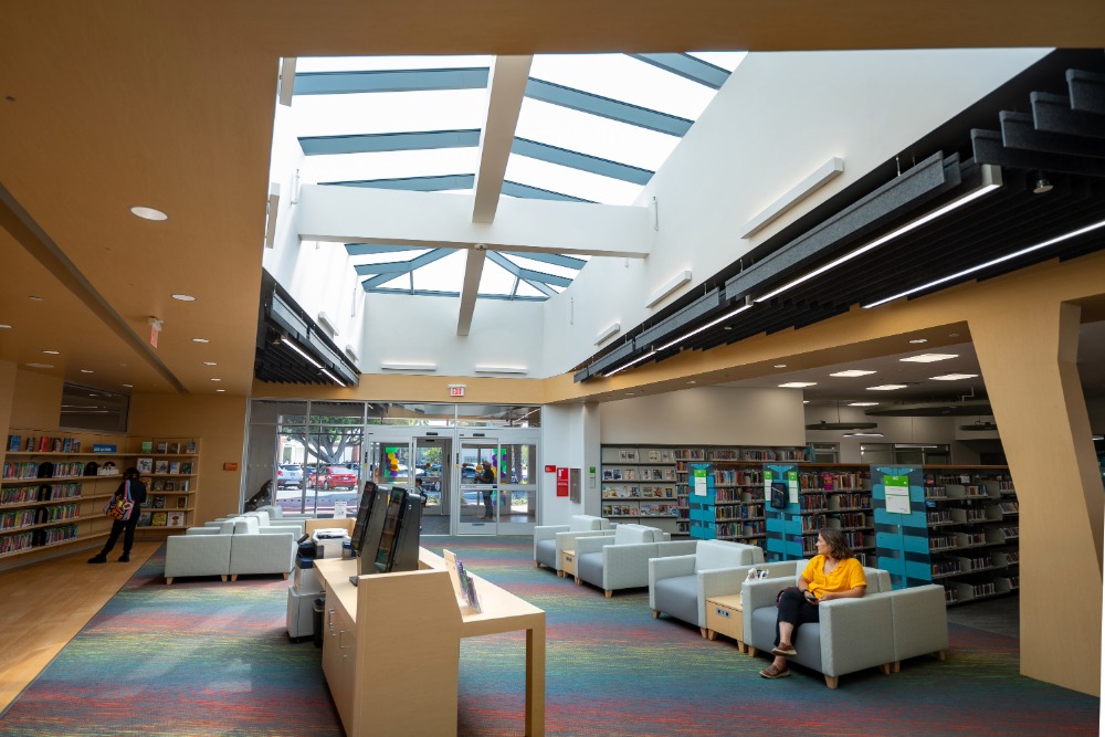 view towards the entrance in Lynwood Library